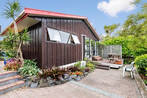 2/7 Cresta Avenue, Beach Haven, Auckland