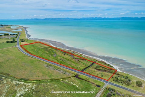 1432 East Coast Road, WHAKATIWAI, MIRANDA