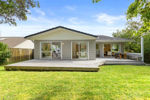 82A Beach Road, Mellons Bay, Auckland