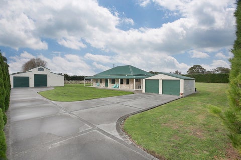 8 Brandon Hall Road, Bulls