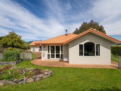 98C Totara View Road, Wakefield