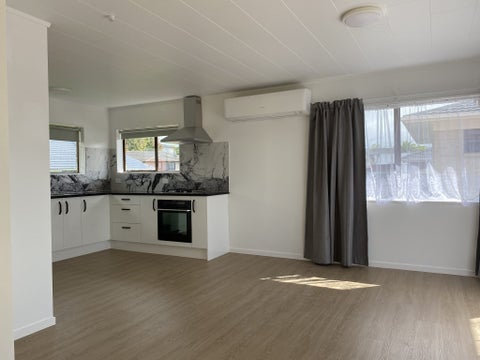 2/27 Butterworth Drive, Glendene, Auckland