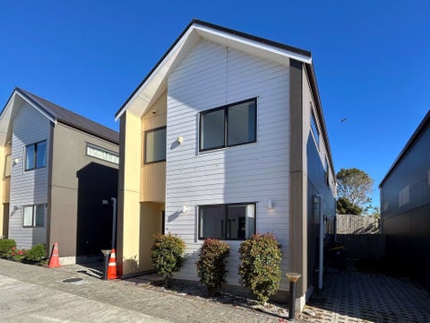 12D Kelwyn Road, Kelston, Auckland