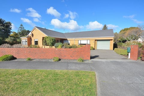 1 Oak Bay, Waikanae