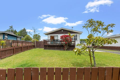 25 Larissa Avenue, Henderson, Auckland