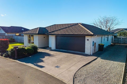 14A Ernest Place, Brightwater