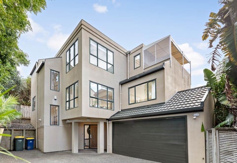 2/27 Commodore Parry Road, Castor Bay, Auckland