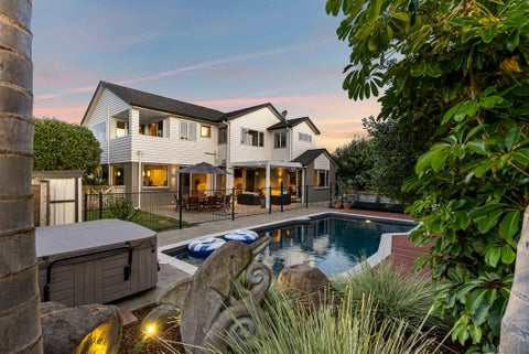 18 Columbia Crescent, Beachlands, Auckland