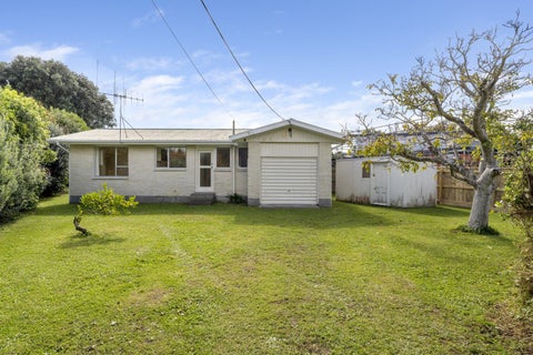 15 Old Coach Road South, Ōtaki Beach, Ōtaki