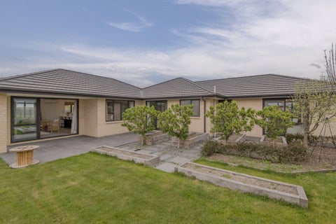 8 Barton Fields Drive, Lincoln, Lincoln