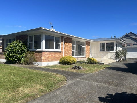 76 Wikiriwhi Crescent, Awapuni, Palmerston North
