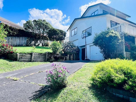 3 Carl Place, Unsworth Heights, Auckland