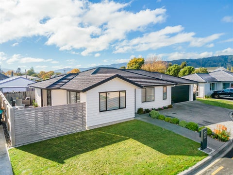 11 Poulson Grove, Trentham, Upper Hutt