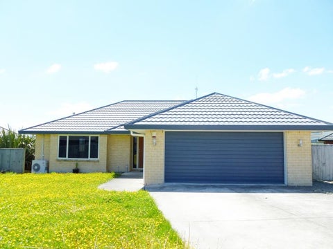 17 Ron Place, Fitzherbert, Palmerston North