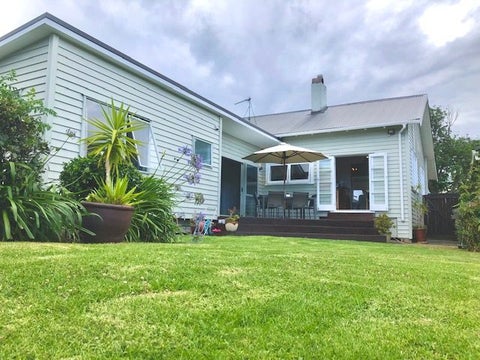 11 Ocean View Road, Milford, Auckland