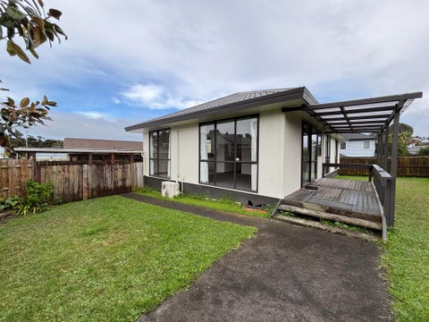 2/29 Devonshire Road, Unsworth Heights, Auckland