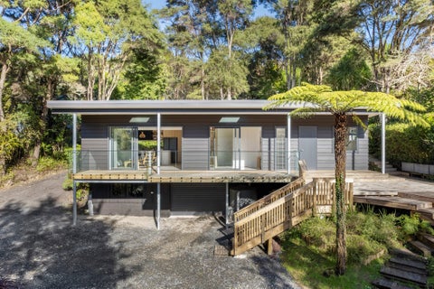 128 Laingholm Drive, Laingholm, Auckland