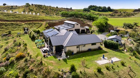 2 Te Ara Karoiroa, Hurford, New Plymouth