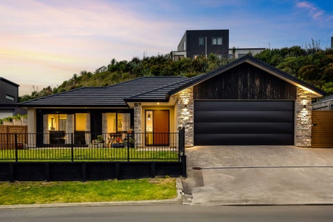 24 Queen Charlotte Drive, Aotea, Porirua