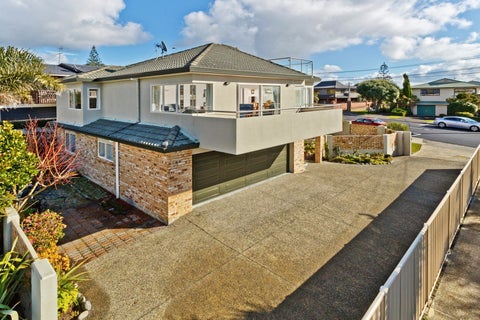 2/89 Aberdeen Road, Castor Bay, Auckland