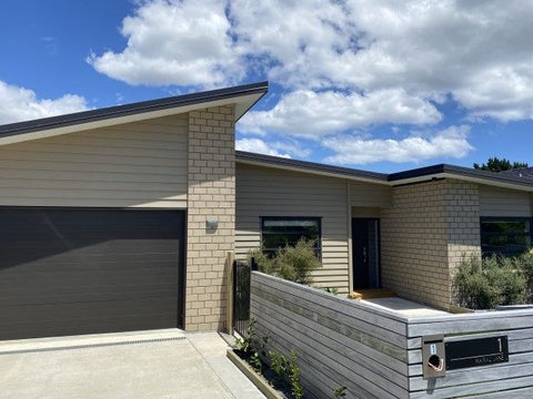 1 Wairau LANE, Aotea, PORIRUA