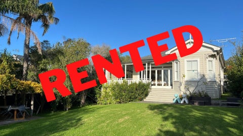 12 Second Avenue, Stanley Point, Auckland