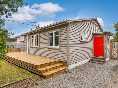 27 Clifton Avenue, Carterton