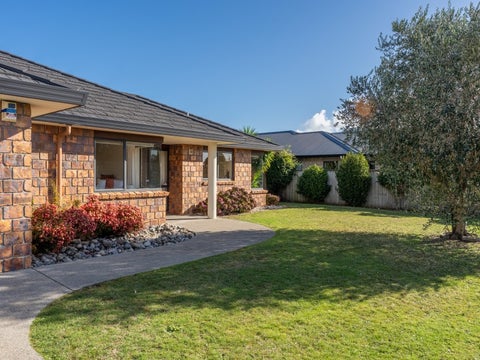 98 Guildford Drive, Paraparaumu Beach, Paraparaumu