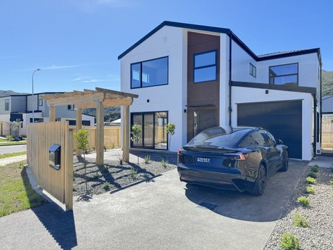 15 Te Ara o Toroa, Wainuiomata, Lower Hutt