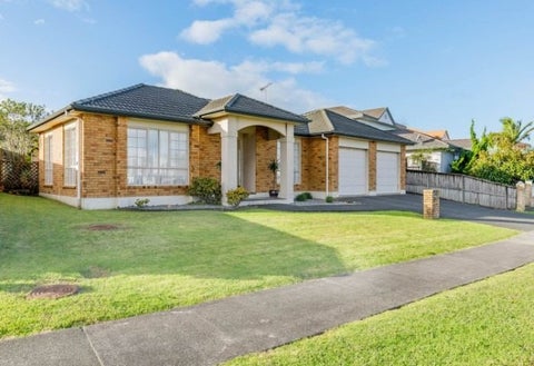 32 Hugh Green Drive, Pinehill, Auckland