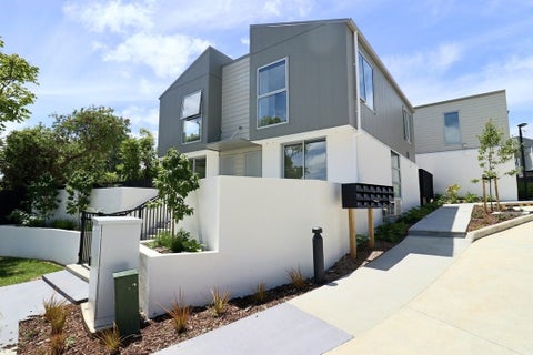 2/25 Tranent Road, Mangere, Auckland