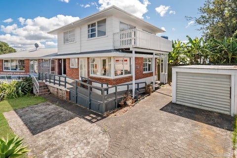 2/213 Glenfield Road, Hillcrest, Auckland