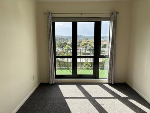 9/3 Orwell Road, Greenhithe, Auckland