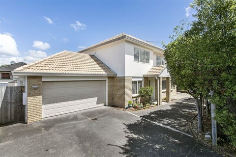 2/20 Penruddocke Road, Half Moon Bay, Manukau