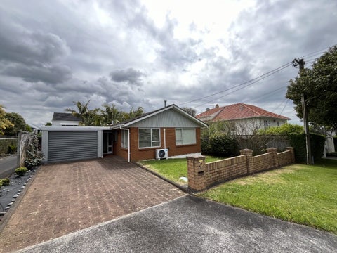 2/1 Sylvan Park Avenue, Milford, Auckland