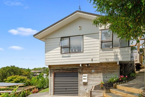 2/15 Flavia Close, Torbay, Auckland