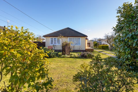 13 Sackville Street, Martinborough