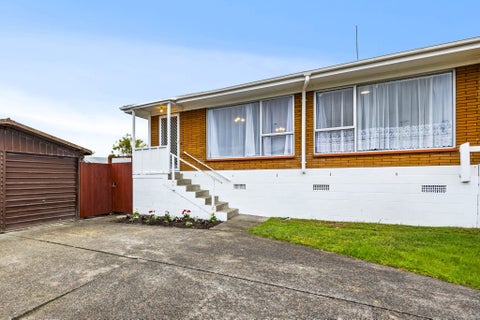 2/39 Blacklock Avenue, Henderson, Auckland