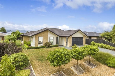 13 Wanderers Avenue, Brightwater