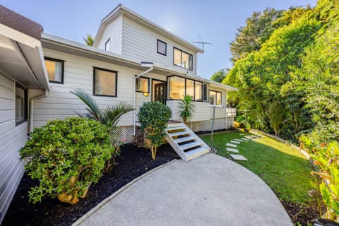 99A Redoubt Road, Goodwood Heights, Auckland