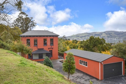 16 Ascog Road, Ravensbourne, Dunedin