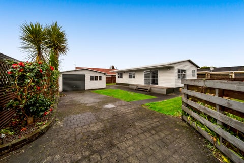 8A Milmoe Street, Hawera