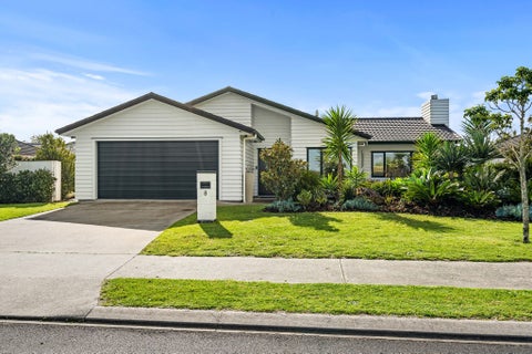 8 Stace Hopper Drive, One Tree Point