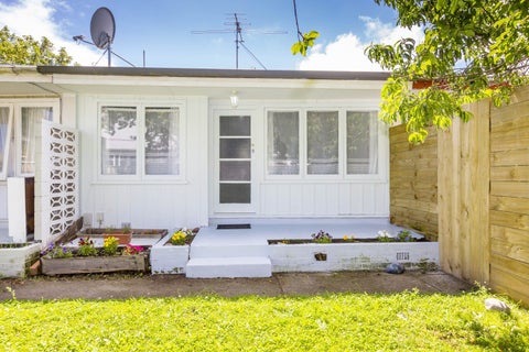 2/4 Granville Street, Silverstream, Upper Hutt