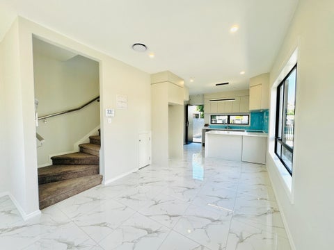 2/287 Massey Road, Mangere East, Auckland
