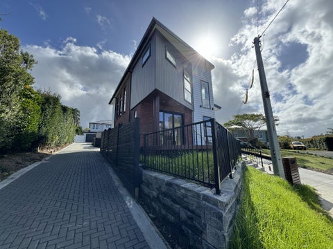 2A Maunder Place, New Lynn, Auckland