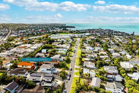 25B Kiteroa Terrace, Rothesay Bay, Auckland