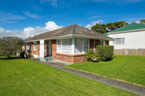1/15 Gladstone Road, Northcote, Auckland
