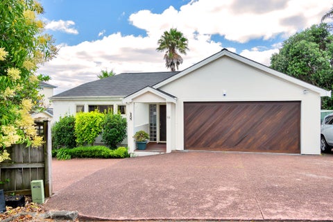 1/8 Sunset Road, Unsworth Heights, Auckland