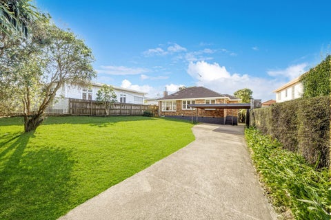 194 Chivalry Road, Glenfield, Auckland